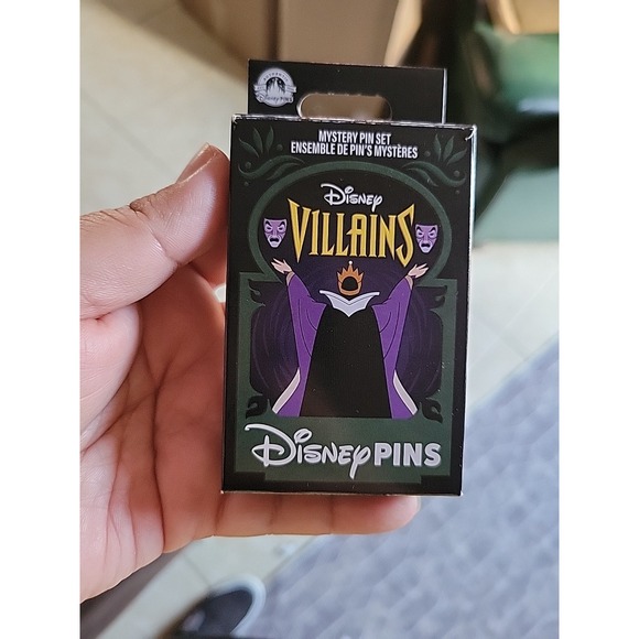 Disney Evil Queen Portrait Snow White And The Seven Dwarfs Villain Disney Pin - Picture 4 of 5